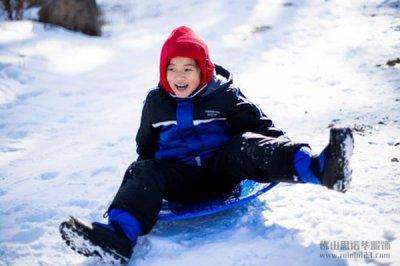 滑雪服可以當沖鋒衣穿嗎？